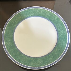 Villeroy & Boch Green and White Dinner Plate
